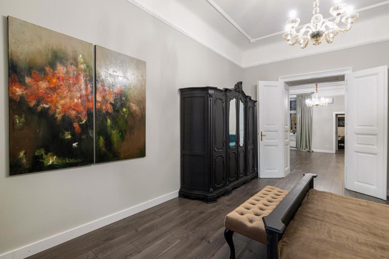 3 Room Apartments , Rohatyntsyv Street Лвив Екстериор снимка