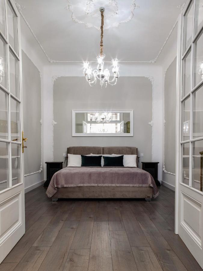 3 Room Apartments , Rohatyntsyv Street Лвив Екстериор снимка