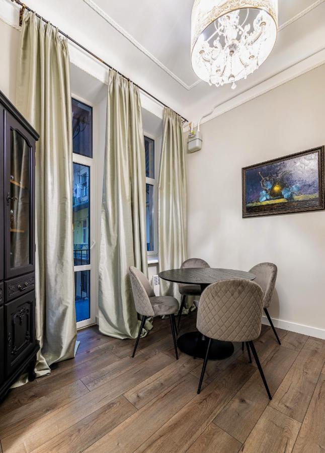 3 Room Apartments , Rohatyntsyv Street Лвив Екстериор снимка