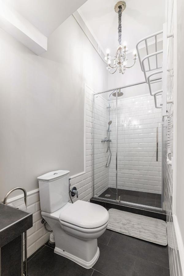 3 Room Apartments , Rohatyntsyv Street Лвив Екстериор снимка